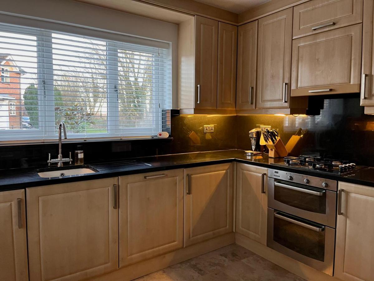 Stunning Beverley Bungalow W Fireplace, Private Parking, And Garden Εξωτερικό φωτογραφία