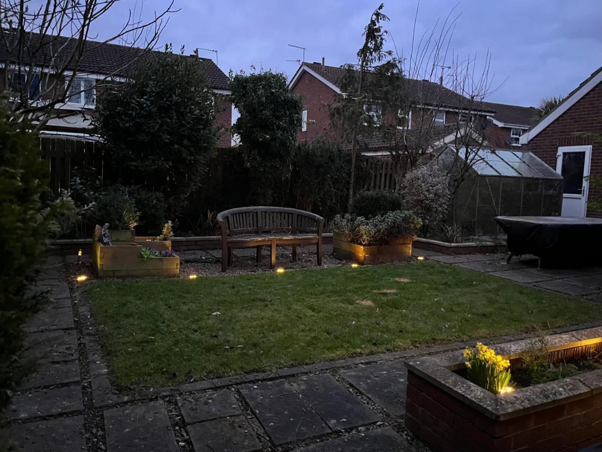 Stunning Beverley Bungalow W Fireplace, Private Parking, And Garden Εξωτερικό φωτογραφία