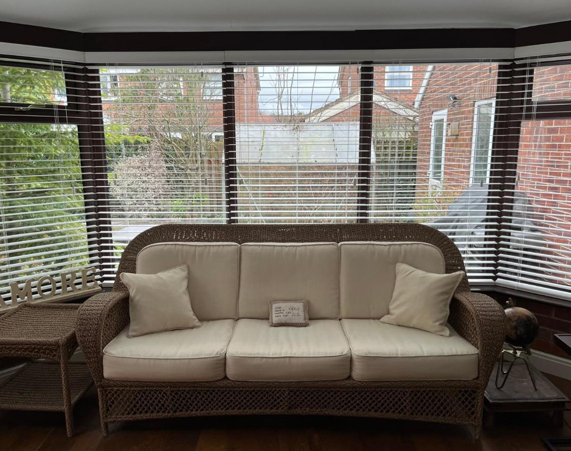 Stunning Beverley Bungalow W Fireplace, Private Parking, And Garden Εξωτερικό φωτογραφία