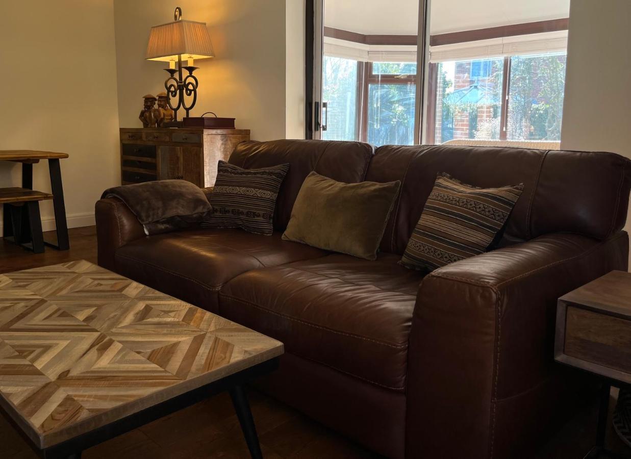 Stunning Beverley Bungalow W Fireplace, Private Parking, And Garden Εξωτερικό φωτογραφία