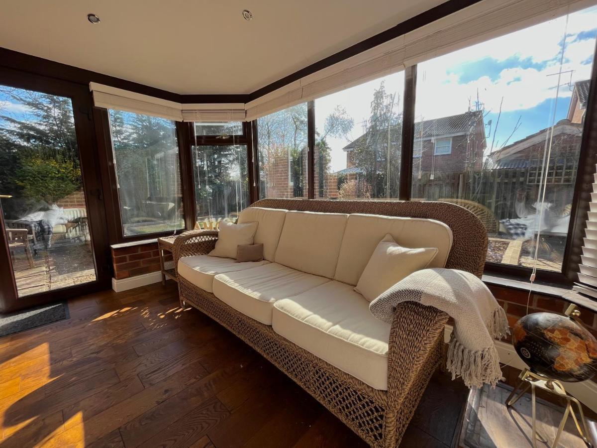 Stunning Beverley Bungalow W Fireplace, Private Parking, And Garden Εξωτερικό φωτογραφία