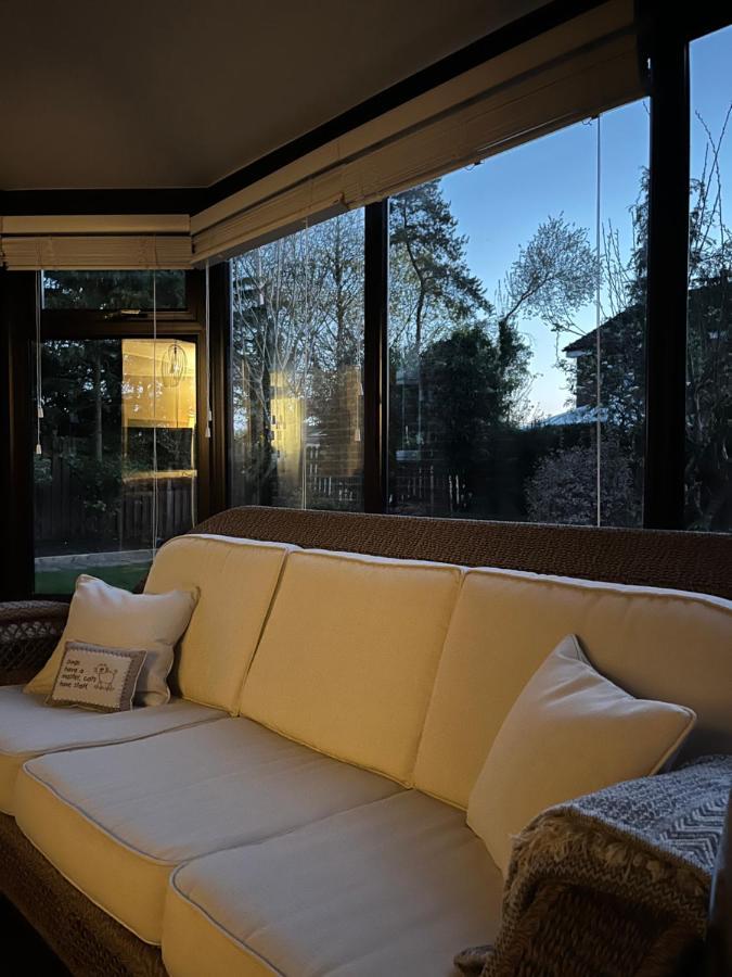 Stunning Beverley Bungalow W Fireplace, Private Parking, And Garden Εξωτερικό φωτογραφία